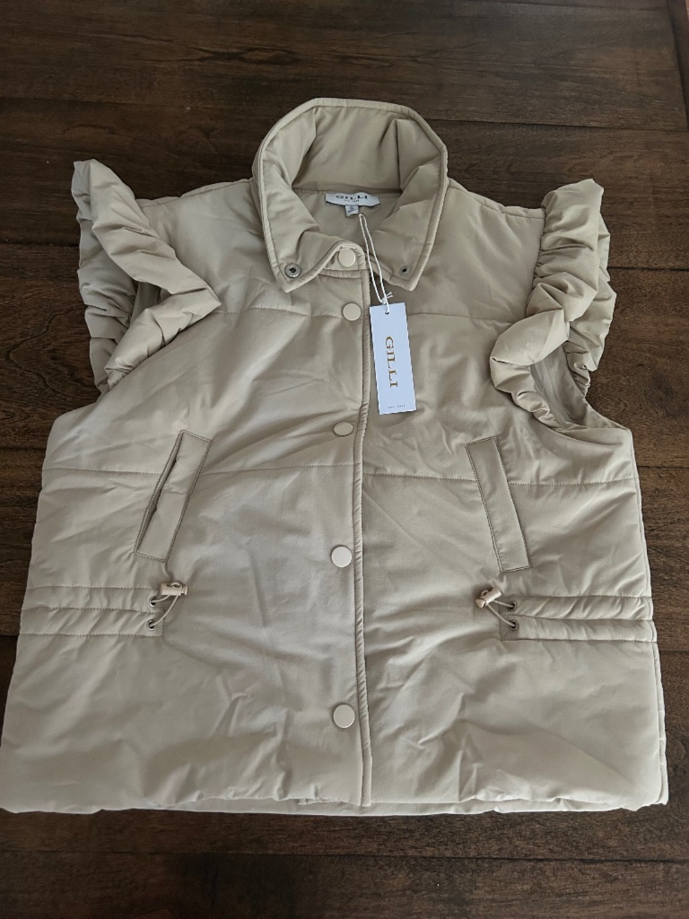 Puffer quilted vest by Gilli with ruffle sleeves. New with tags.  Singe at waist